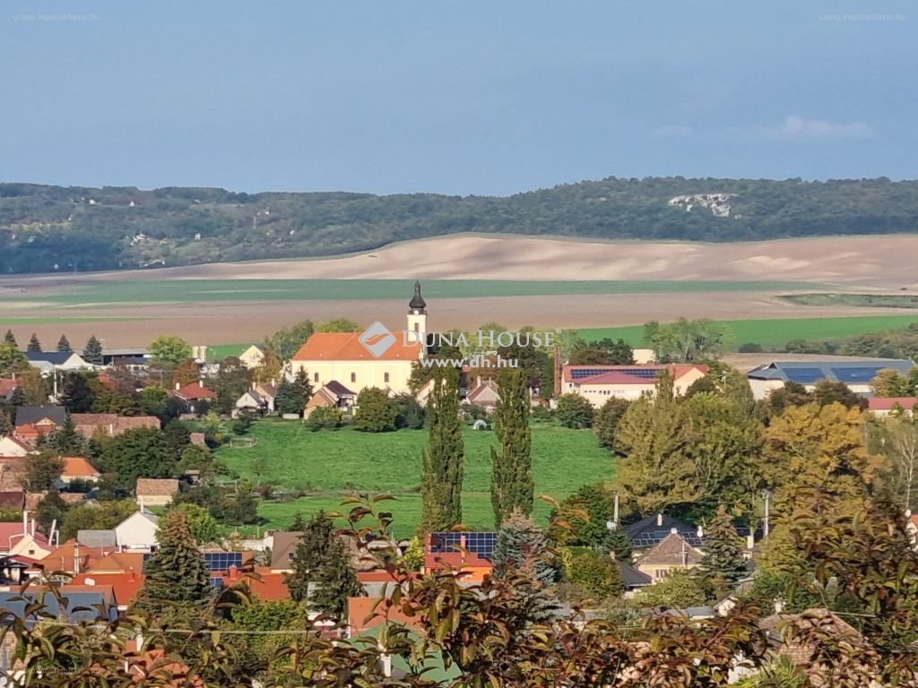 Íme egy helyes házikó Tarjánban!