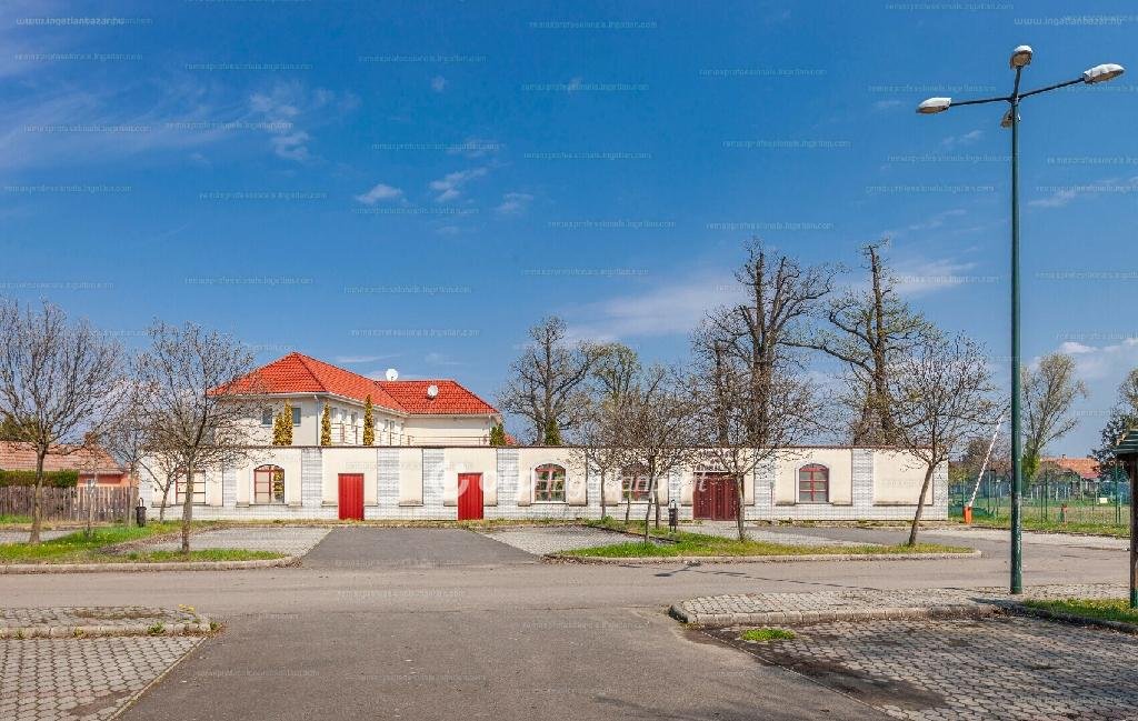 3 csillagos szállodát venne? Jászapátiban akad egy eladó…